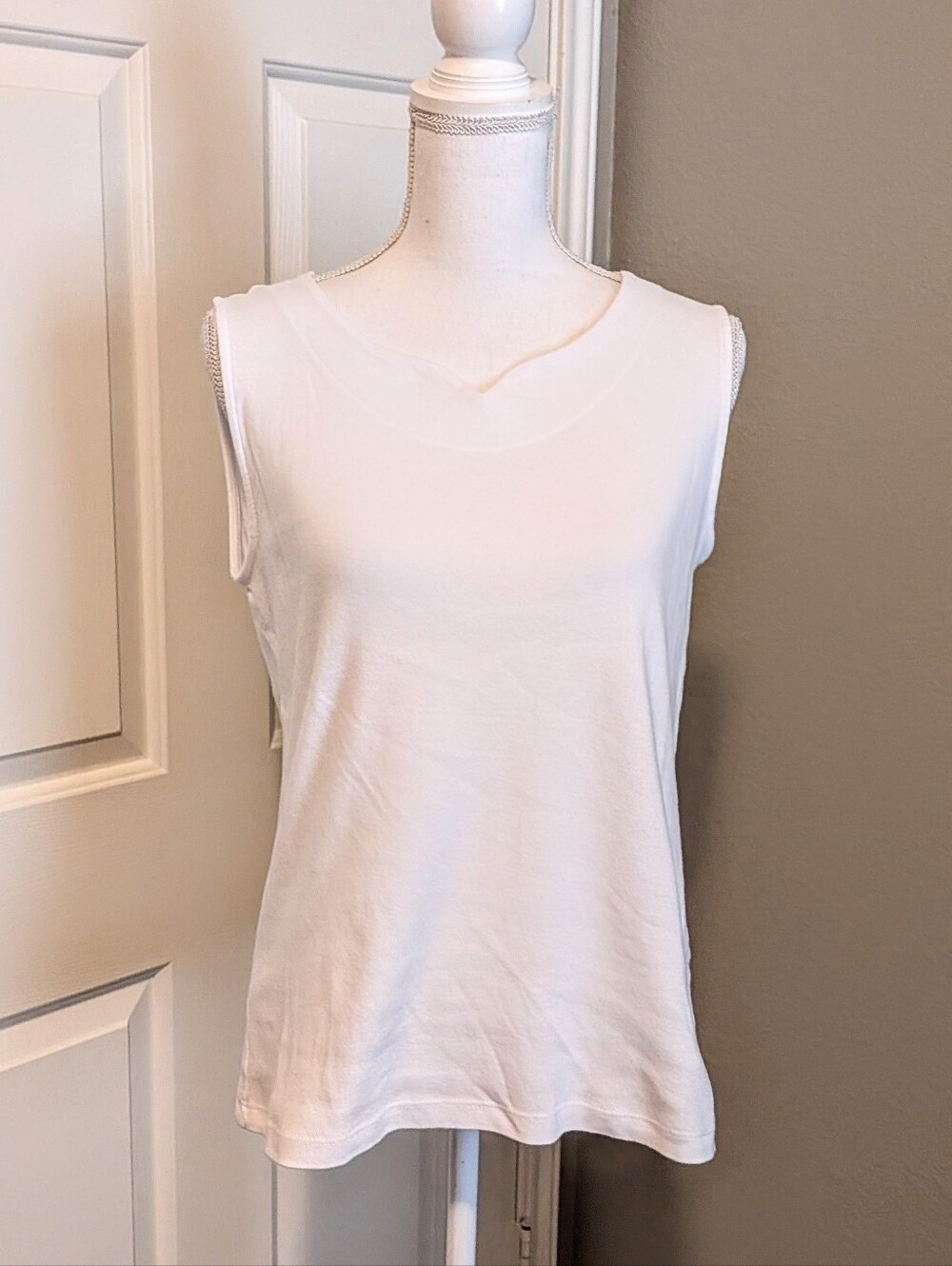 Karen Scott White Sleeveless Crewneck Tank